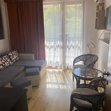 Cozy In Astoria 2